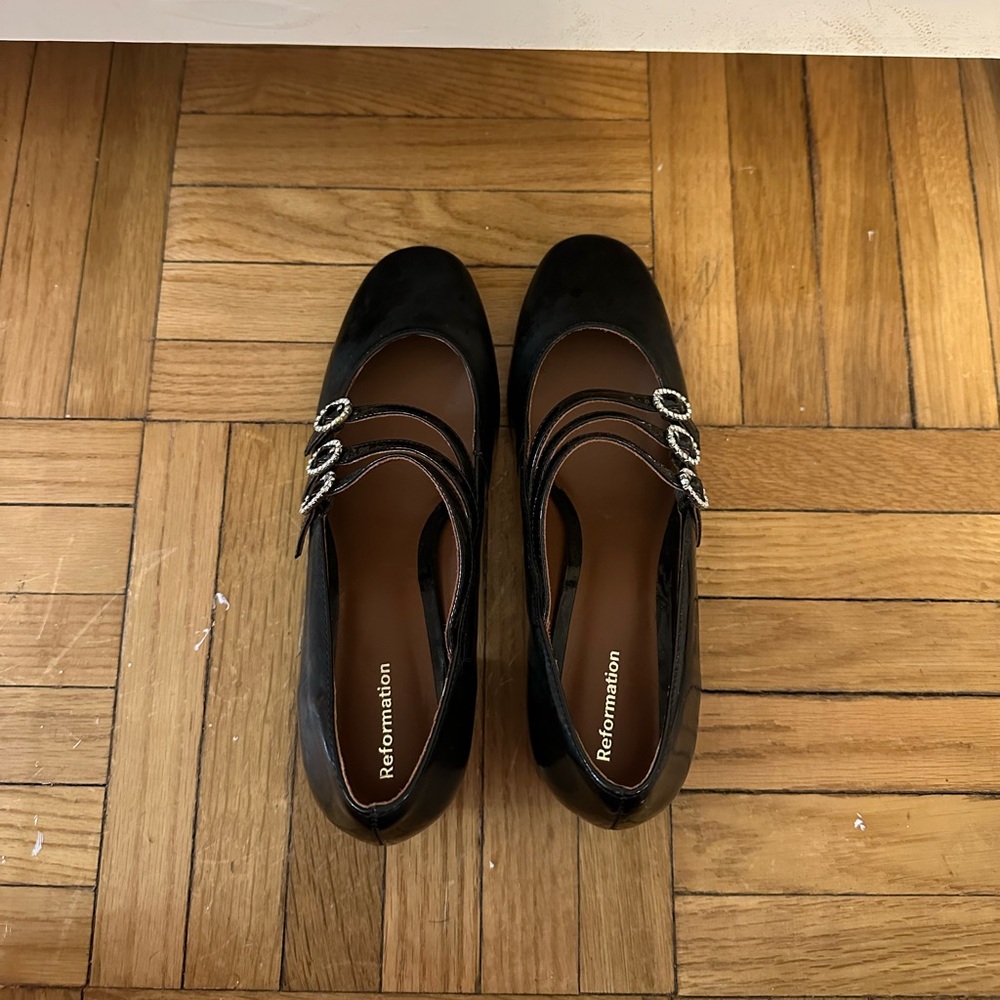 Reformation Mimi Buckle Pump 6.5 - Picture 2 of 8